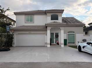 8242 NW 200th Ter, Hialeah, FL 33015