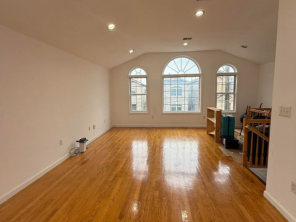 75 Columbia Ave #2