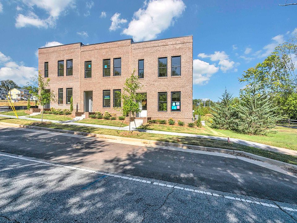 1st image of 290 College St