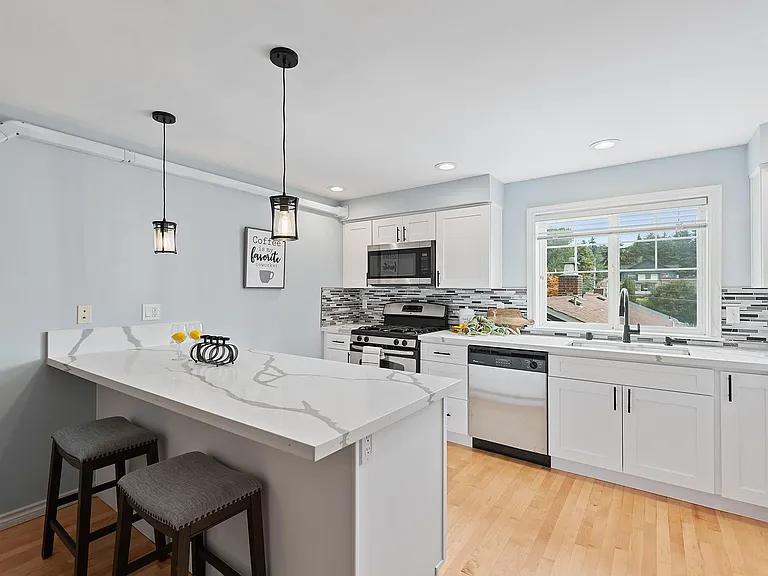 4844 Railroad Ave NE — Photo 8