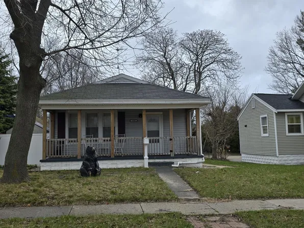990 W Laketon Ave, Muskegon, MI 49441