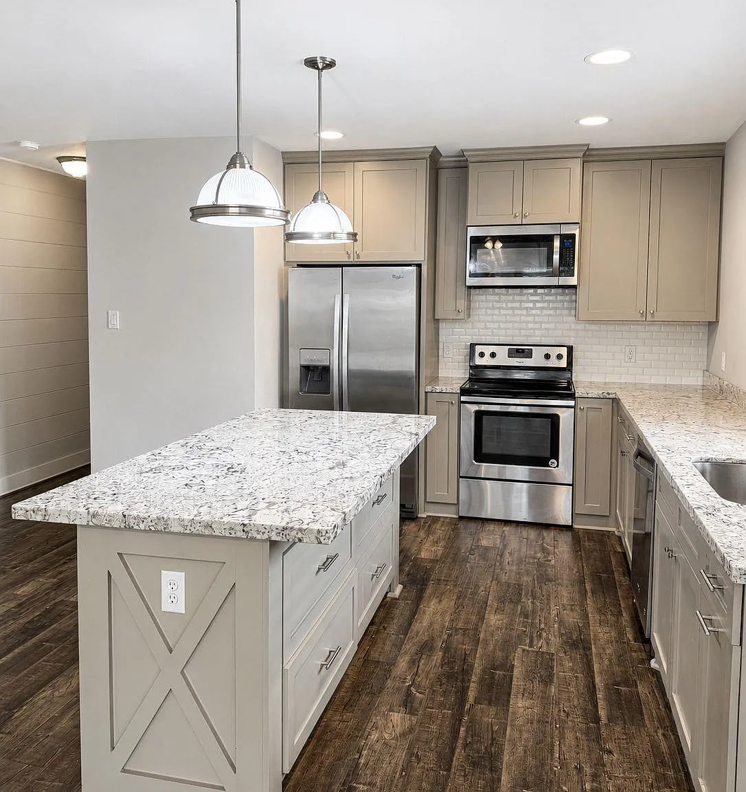 2 bed, 1.0 bath, 800 sqft, $1,600 — Photo 3
