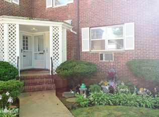 63 Manor Dr, Red Bank, NJ 07701