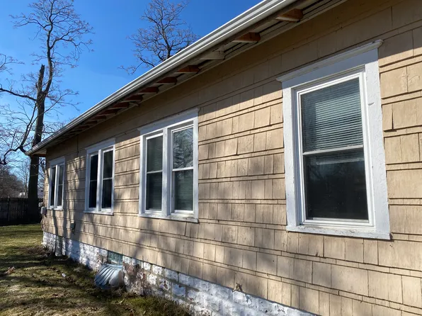 864 Highland Ave, Benton Harbor, MI 49022