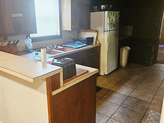 5th image of 7226 Philibert Ln