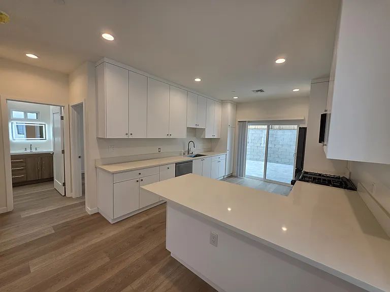 6746 Ben Ave — Photo 13