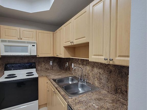 3rd image of 2335 Mariner Ct #2806