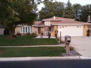 7925 Sawyer Rd, Darien, IL 60561