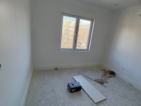 4th image of 1670 Nelson Ave #4B