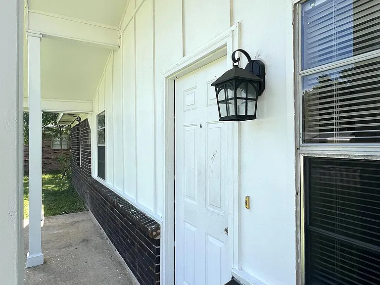 104 Michael Ct — Photo 2
