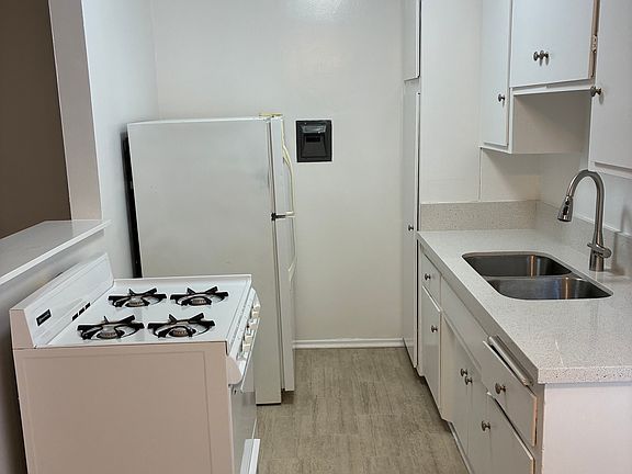 4th image of 12219 Pacific Ave #4