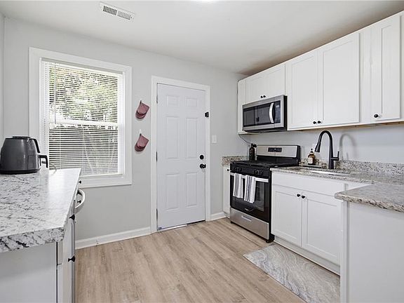 2nd image of 838 20th St