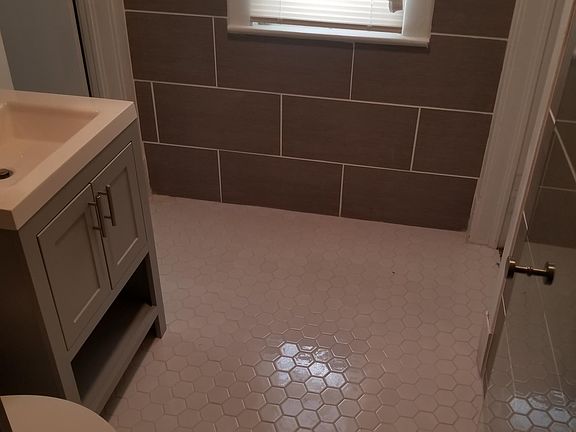5th image of 610 Elizabeth Ave