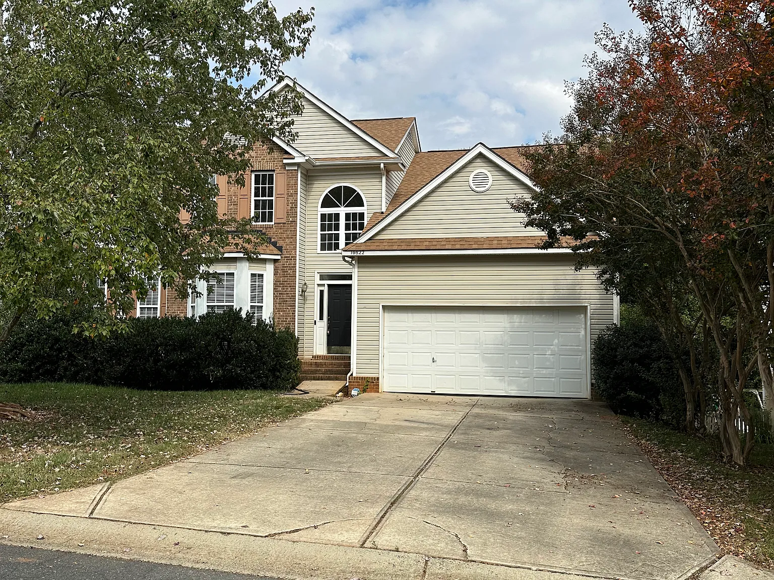 6 bed, 3.5 bath, 4663 sqft, $4,500 — Photo 1