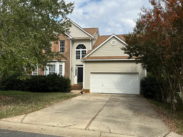 10822 Chamberlain Hall Ct, Charlotte, NC 28277