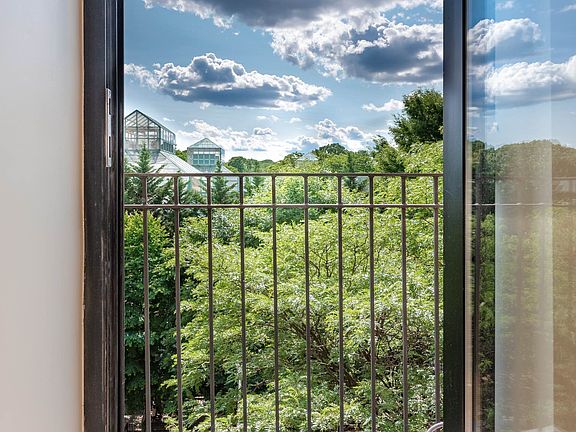 3rd image of 941 Washington Ave #350