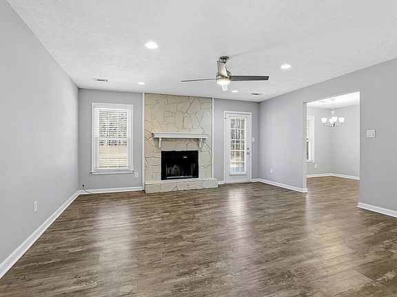 4th image of 105 Linden Ln