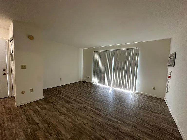 University Park Apartments near Cornell University — Photo 165