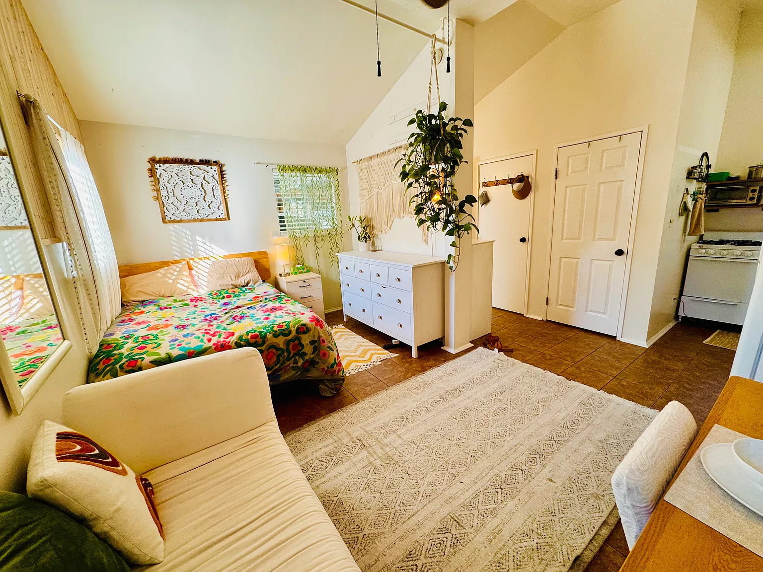 Studio, 300 sqft, $2,500 — Photo 4