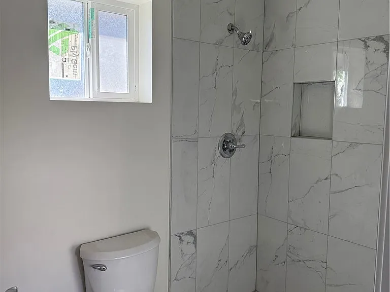 616 Alexander St — Photo 8