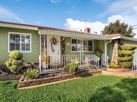 5th image of 1693 Berrywood Dr