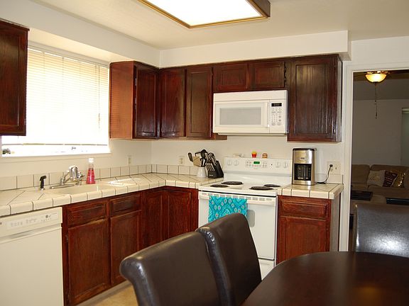 5th image of 1700 Woodtrail Dr