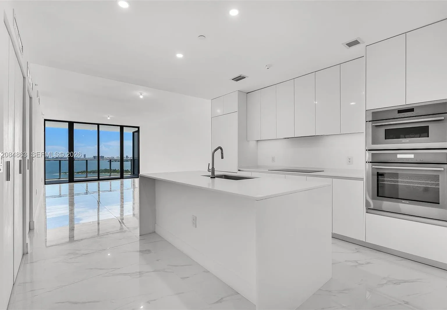2 bed, 3.0 bath, 1306 sqft, $11,800 — Photo 2