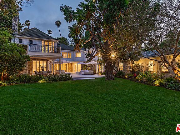 3rd image of 702 N Beverly Dr