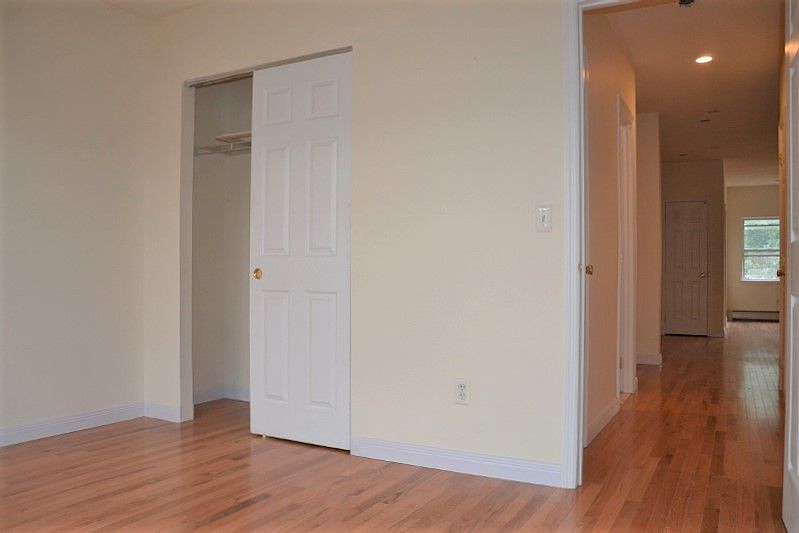 1st image of 60 Underhill Ave #3