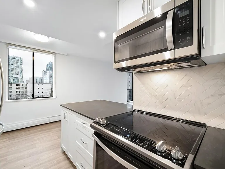 945 Jervis St #105 — Photo 6