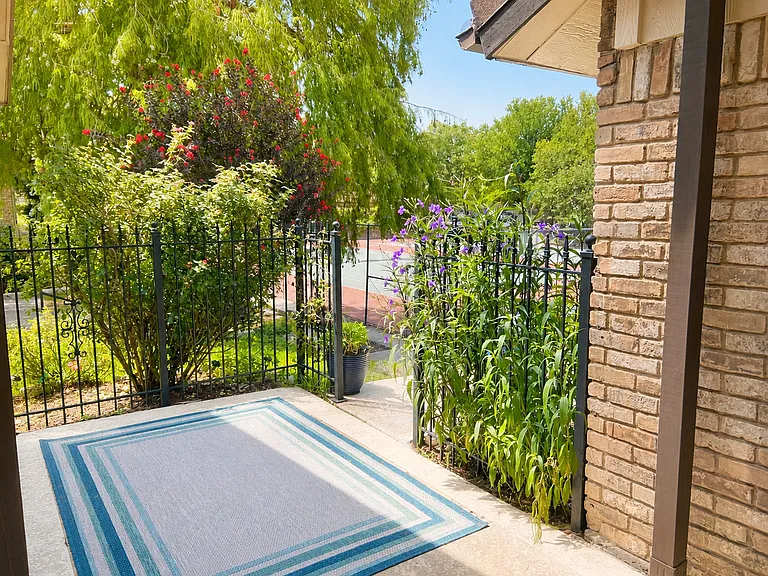 5912 Meadow Wood Ln — Photo 29