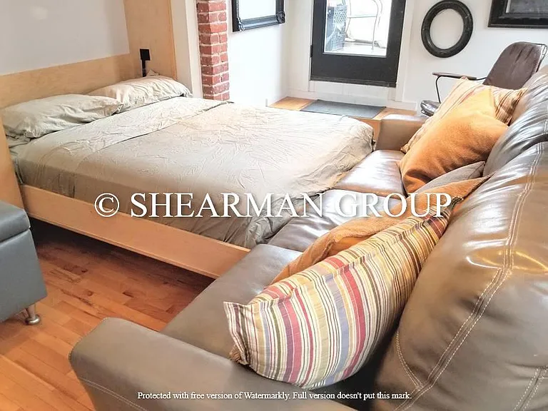 2576 Frankford Ave #2R — Photo 4