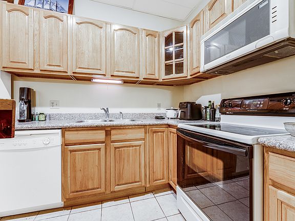 5th image of 1389 University Ave #1107
