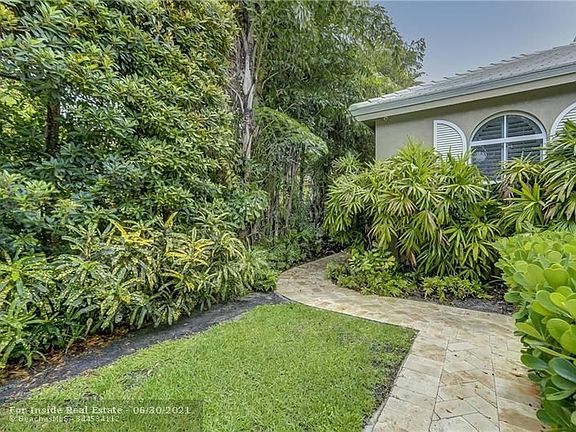 5th image of 627 SE 26th Ave