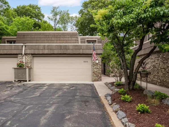 10250 Berkshire Rd, Bloomington, MN 55437