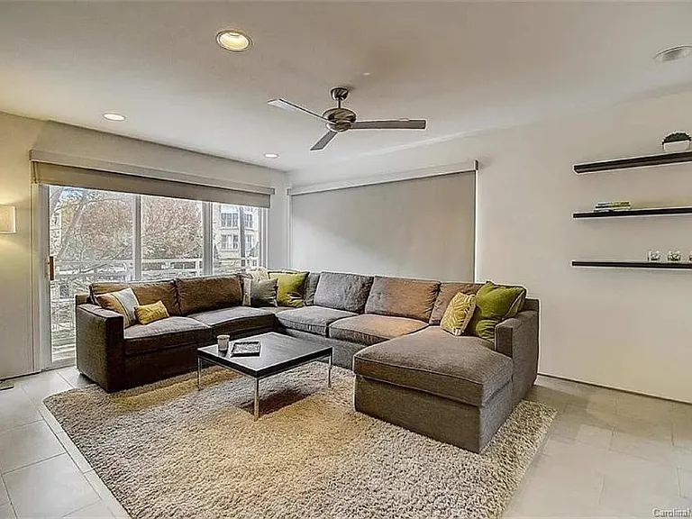 652 Raphael Pl — Photo 3