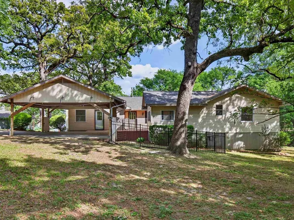 102 Summerall Dr, Mabank, TX 75156