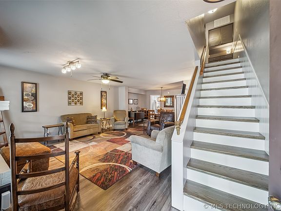 4th image of 1027 E Thompson Ave
