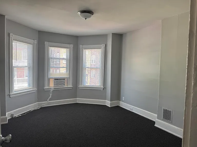 202 W 29th St — Photo 4