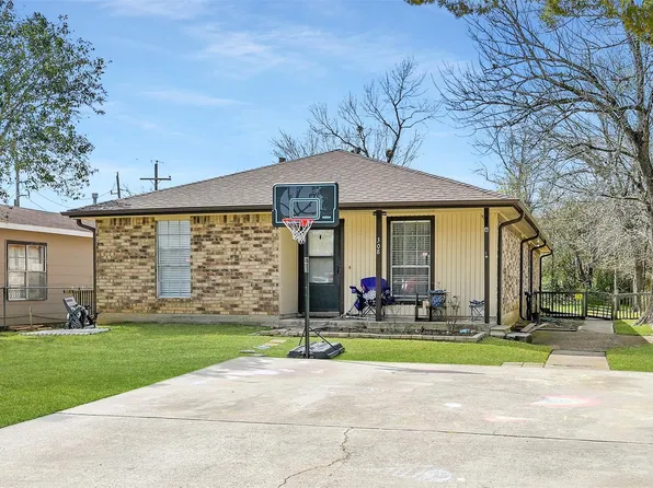 308 Lawrence St #A, Tomball, TX 77375