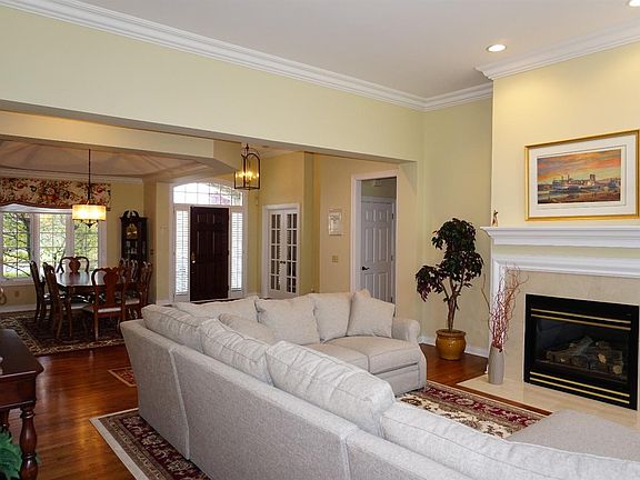 4th image of 8098 Carnaby Ln