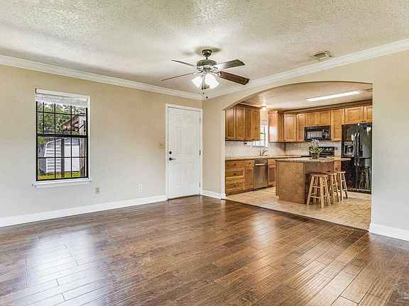 2nd image of 10511 Waterford Dr