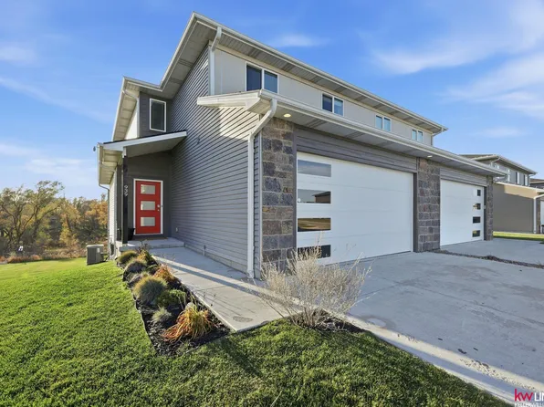 939 Titan Dr, Hickman, NE 68372