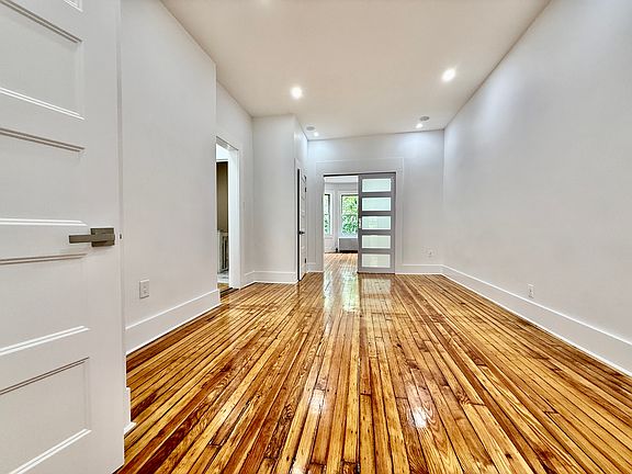 4th image of 150 E 32nd St Floor 2