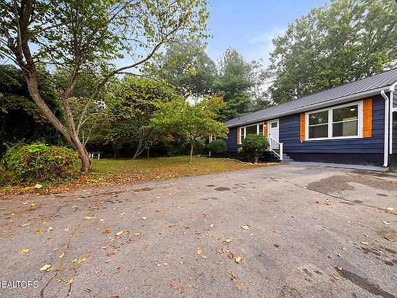3rd image of 5036 Fowler Ln