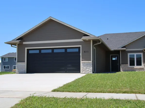 511 Bunyan Dr, Harrisburg, SD 57032
