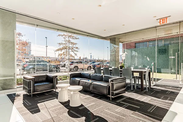 Sold by Compass | media 21