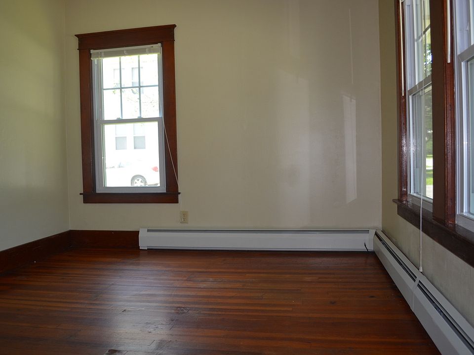 Largest bedroom has three windows, smallest room has two win
