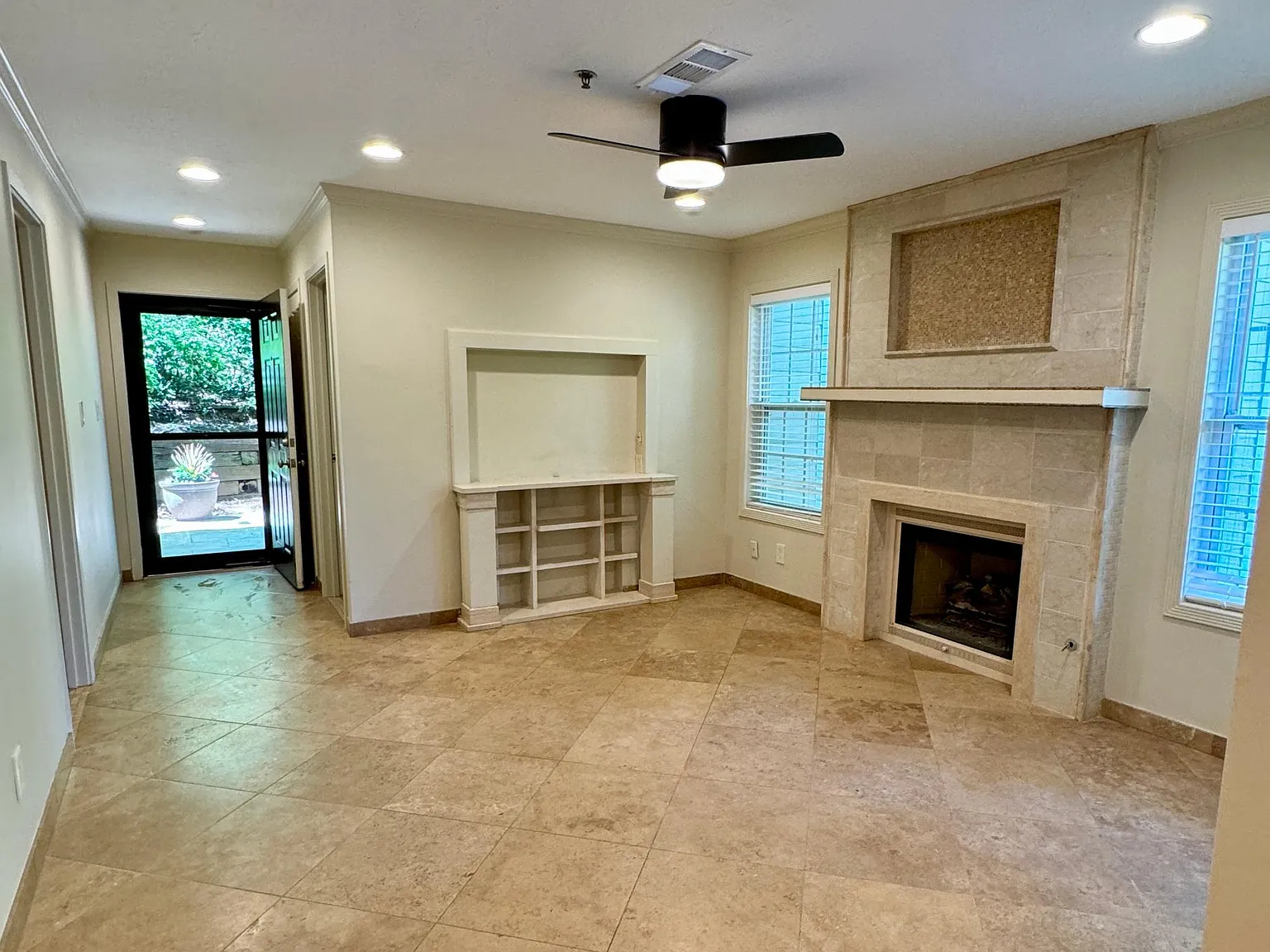 2 bed, 1017 sqft, $1,950 — Photo 4