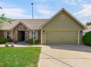 2300 E Sycamore St, Tonganoxie, KS 66086